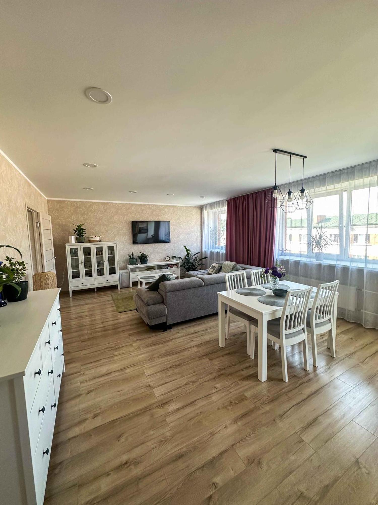 Middle Street Apartment *